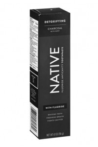 NATIVE Charcoal with Mint fehérítő antibakteriális fogkrém fluoriddal
